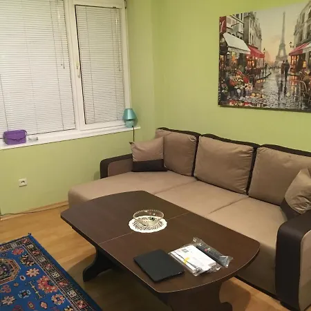 Spacious 2 Bedroom Near The City Center София