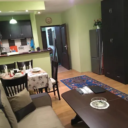Spacious 2 Bedroom Near The City Center
