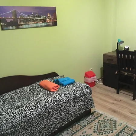 Apartment Spacious 2 Bedroom Near The City Center