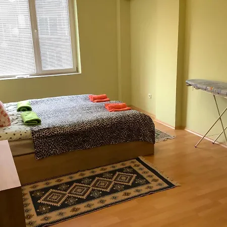 Spacious 2 Bedroom Near The City Center