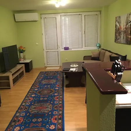 Spacious 2 Bedroom Near The City Center